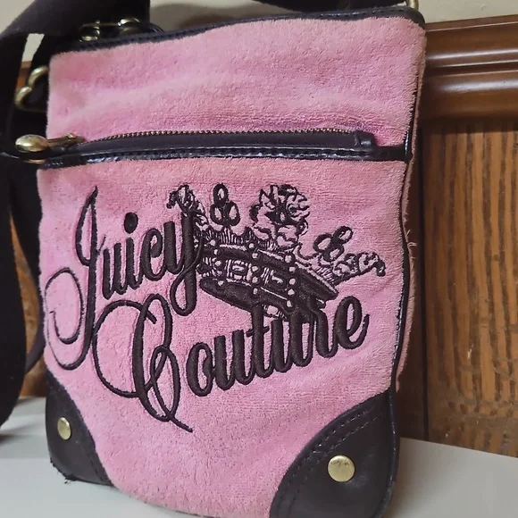 Juicy Couture 🥳 HOST PIC🥳 y2k Velour Crown Juicy Small Crossbody Bag - Picture 5 of 17